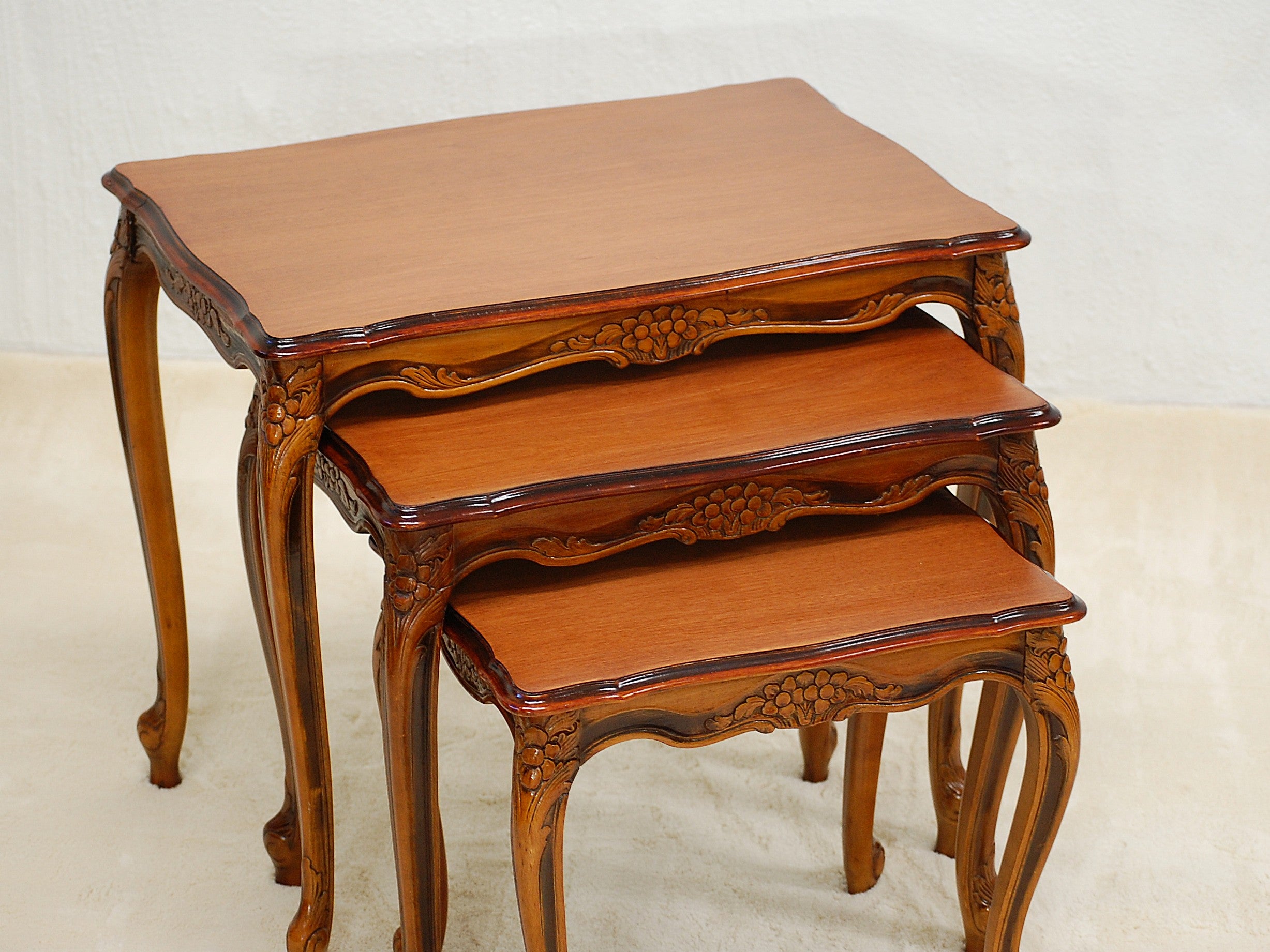 Barokki / rokokoo -sarjapöytä 70-80-luku