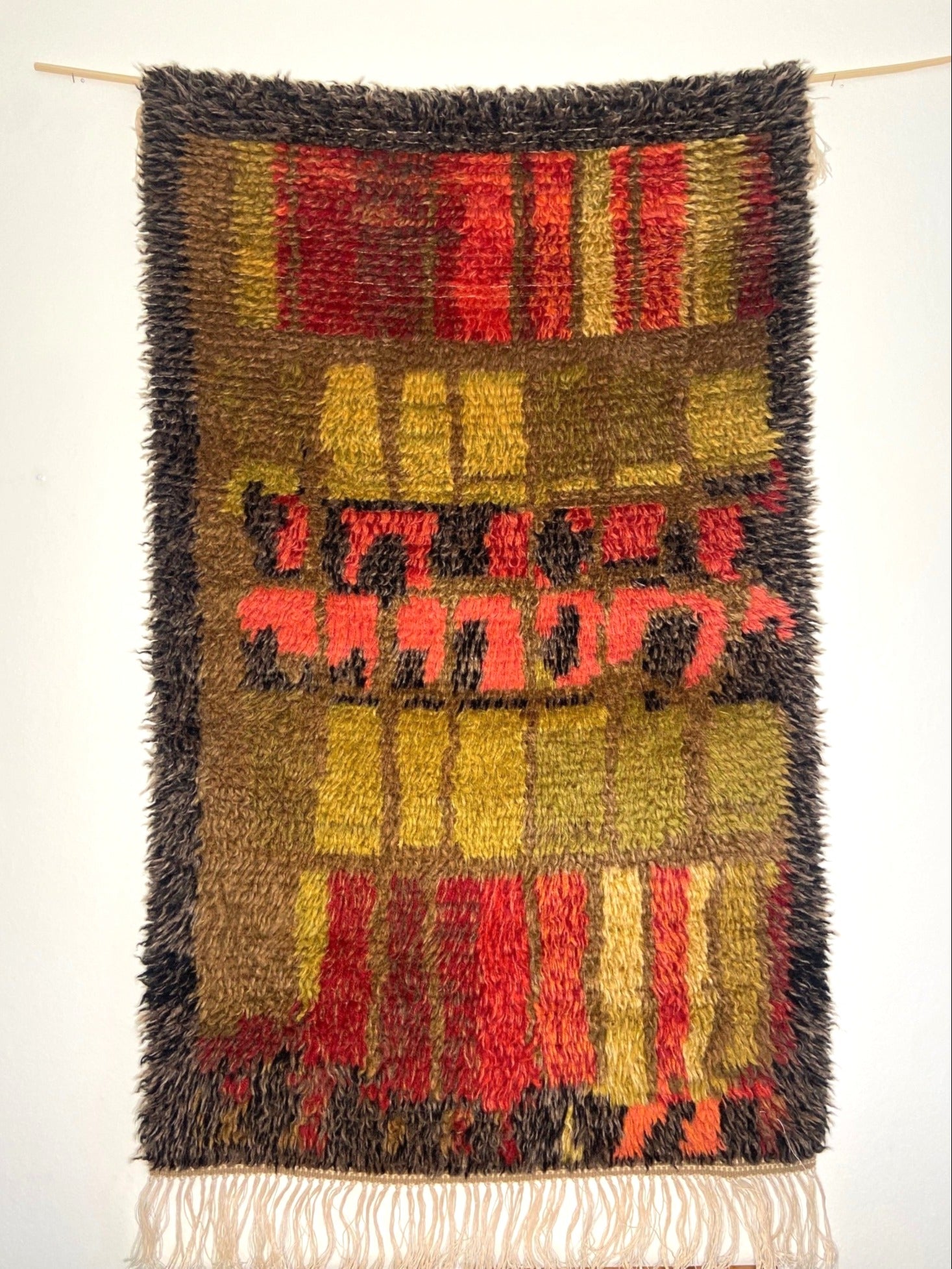 Graafinen modernihenkinen ryijy