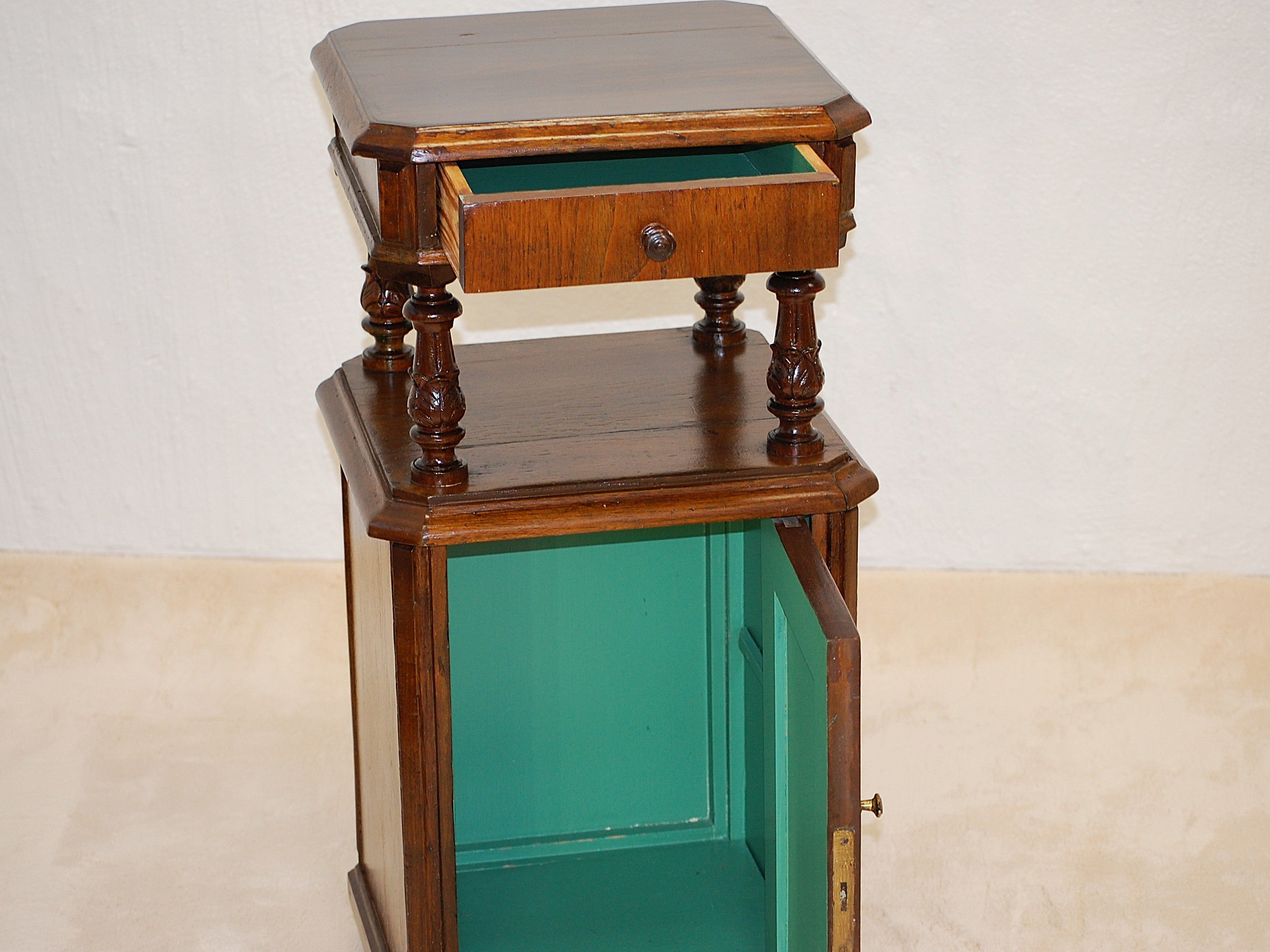 Klassinen sivukaappi 1900-alku