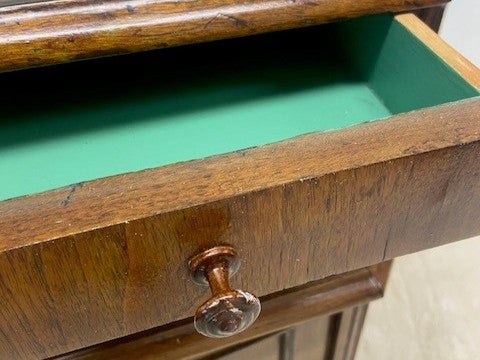 Klassinen sivukaappi 1900-alku