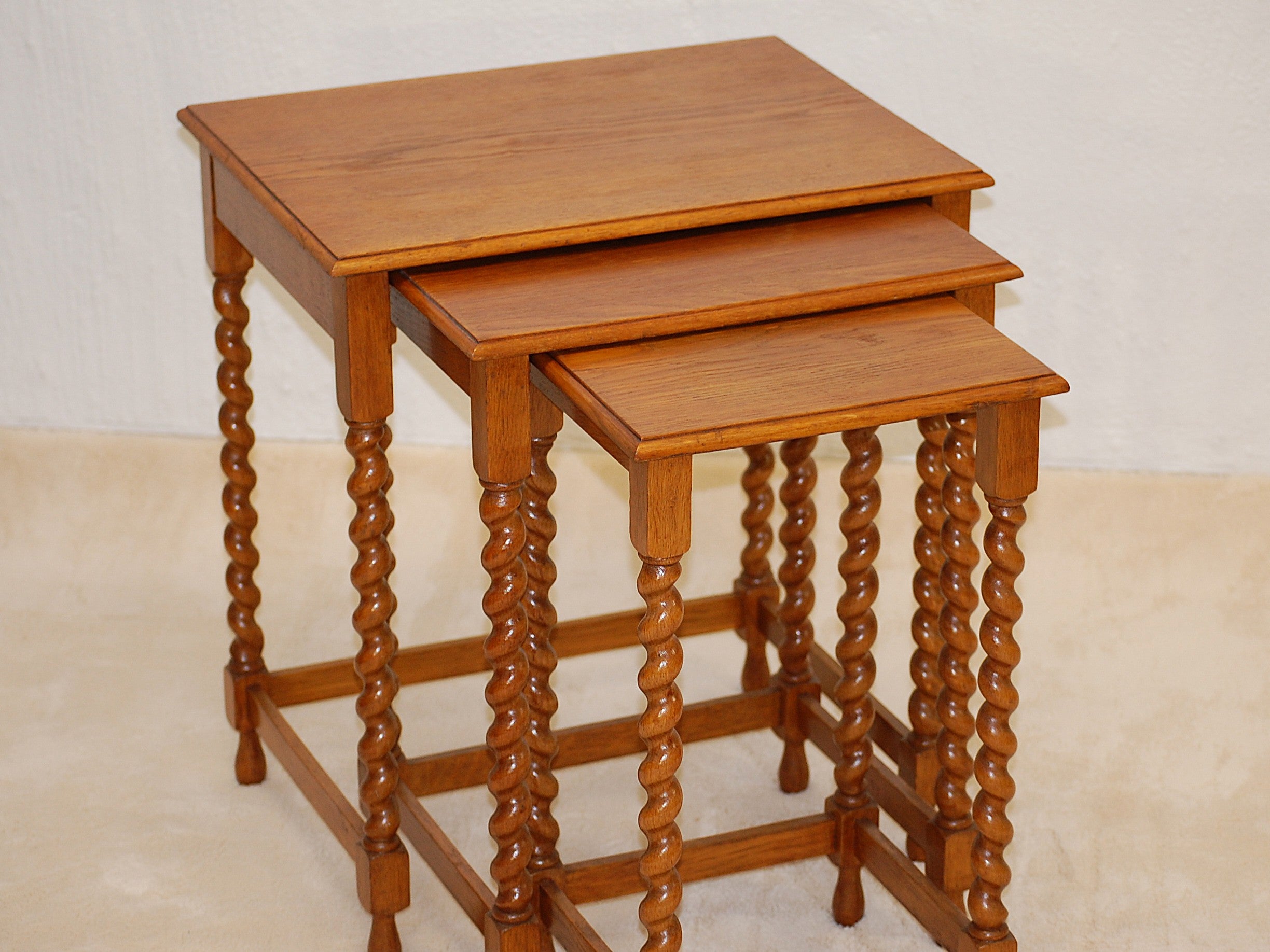 Englantilainen klassinen sarjapöytä 60-70-luku